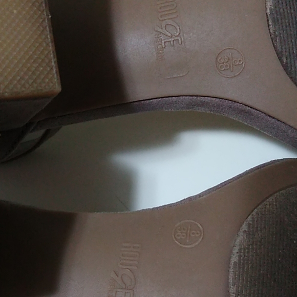 Pre-owned tan sandals in excellent condition - Picture 8 of 8